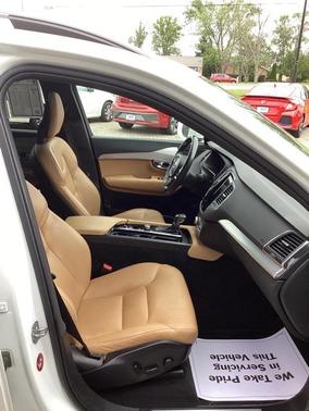 2018 Volvo XC90 T6 Momentum