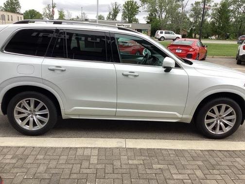 2018 Volvo XC90 T6 Momentum