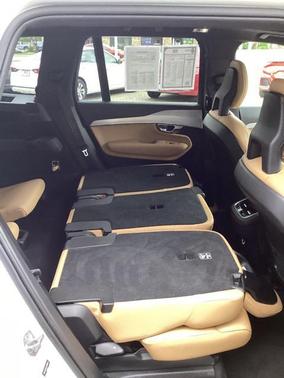 2018 Volvo XC90 T6 Momentum