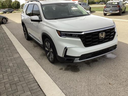 2023 Honda Pilot Touring 8-Passenger