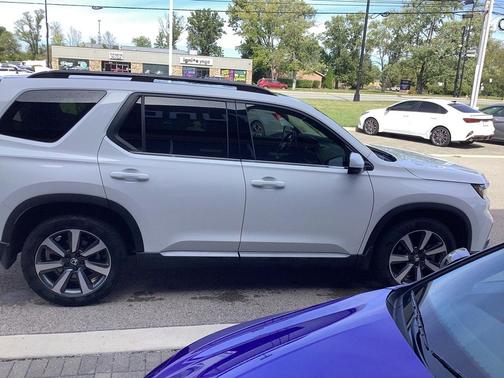 2023 Honda Pilot Touring 8-Passenger