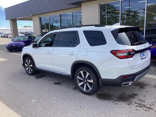 2023 Honda Pilot Touring 8-Passenger