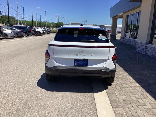 Atlas White 2026 Hyundai KONA SEL Sport