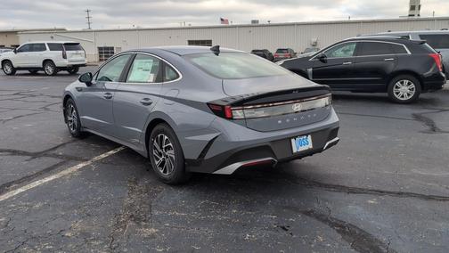2026 Hyundai SONATA Hybrid Base