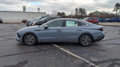 2026 Hyundai SONATA Hybrid Base