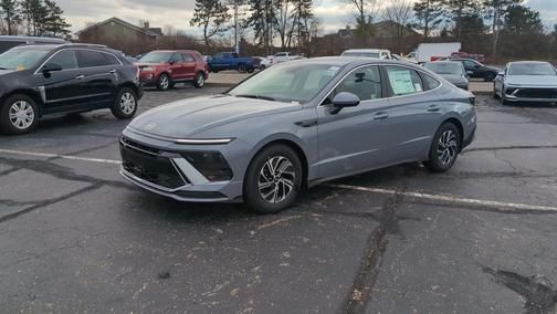 2026 Hyundai SONATA Hybrid Base