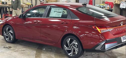 2025 Hyundai ELANTRA Limited
