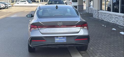 2025 Hyundai ELANTRA SE