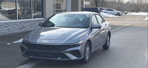 2025 Hyundai ELANTRA SE