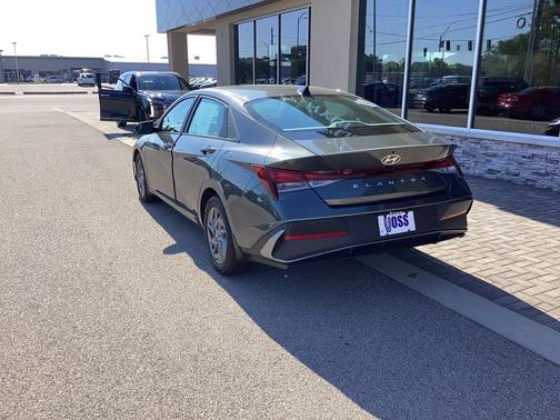 GRAY 2024 Hyundai ELANTRA SEL