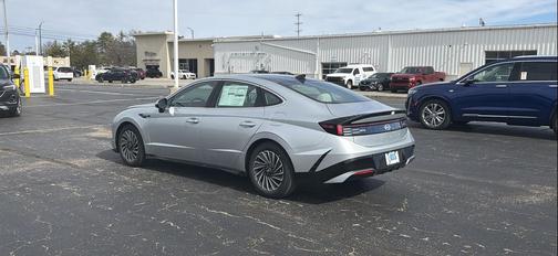 2026 Hyundai SONATA Hybrid SE