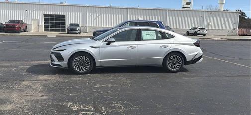 2026 Hyundai SONATA Hybrid SE