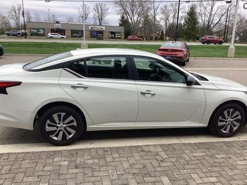 2025 Nissan Altima S FWD