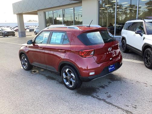 2025 Hyundai VENUE SEL