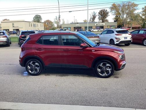 2025 Hyundai VENUE SEL