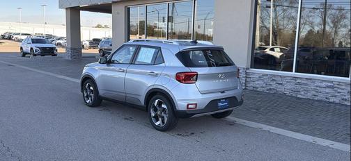 2022 Hyundai VENUE SEL