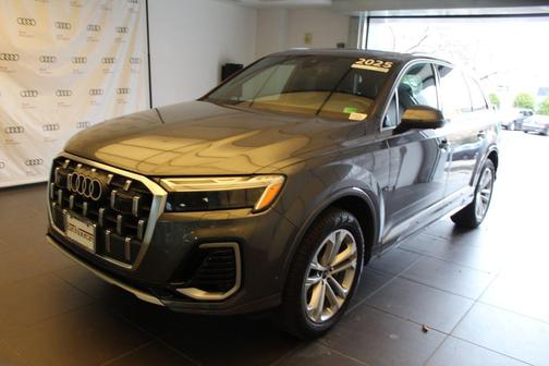 2025 Audi Q7 55 Premium