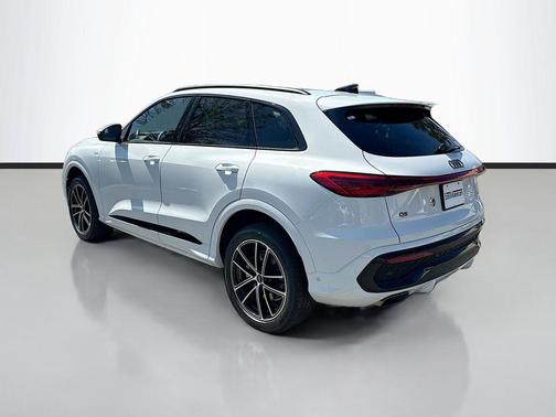 Glacier White Metallic 2026 Audi Q5 Premium Plus TFSI quattro S tronic