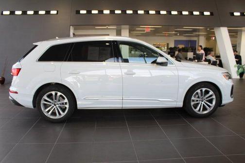2025 Audi Q7 55 Premium Plus