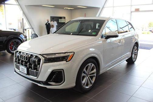 2025 Audi Q7 55 Premium Plus