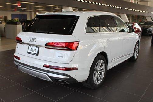2025 Audi Q7 55 Premium Plus