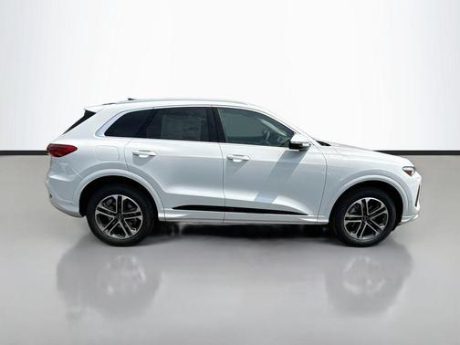 Glacier White 2026 Audi Q5 Premium Plus TFSI quattro S tronic