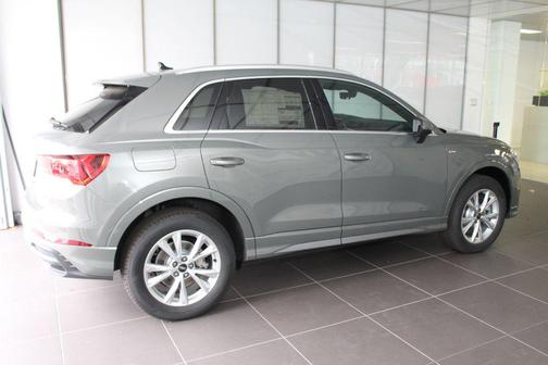 2025 Audi Q3 Premium 45 TFSI S line quattro Tiptronic