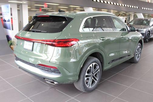 2025 Audi Q5 Premium TFSI quattro S tronic