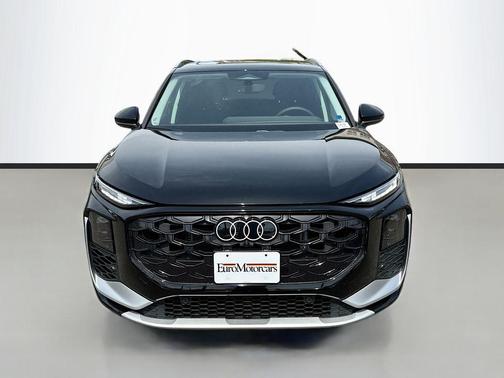 Mythos Black Metallic 2026 Audi Q3 TFSI quattro S tronic