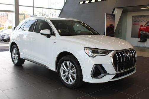 2024 Audi Q3 Premium 45 TFSI S line quattro Tiptronic