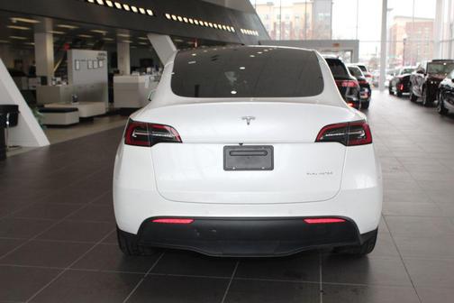 2022 Tesla Model Y Long Range Dual Motor All-Wheel Drive