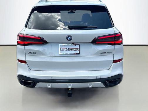 Mineral White Metallic 2023 BMW X5 PHEV xDrive45e