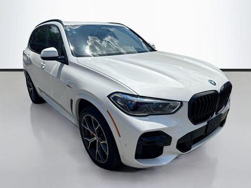 Mineral White Metallic 2023 BMW X5 PHEV xDrive45e
