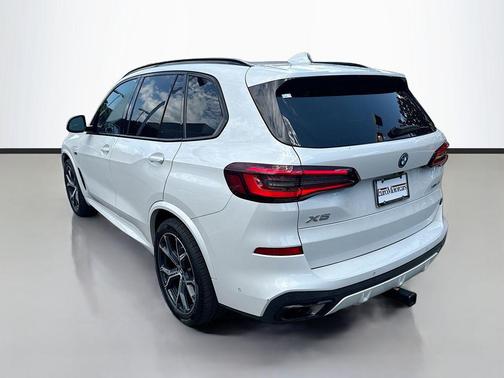 Mineral White Metallic 2023 BMW X5 PHEV xDrive45e
