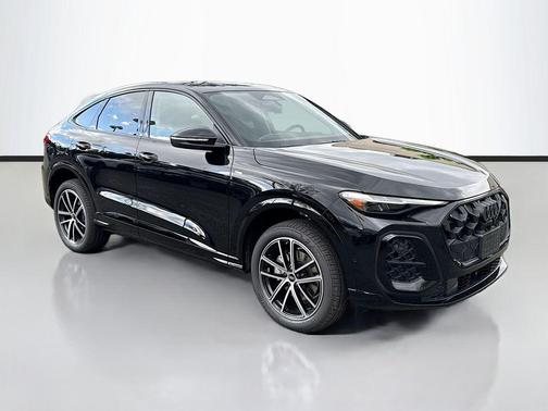 Mythos Black Metallic 2026 Audi Q5 Sportback Premium Plus TFSI quattro S tronic