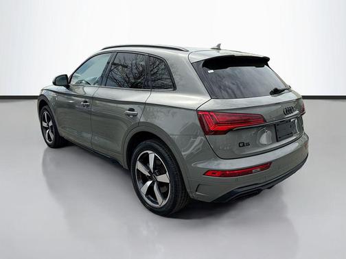 Chronos Gray Metallic 2023 Audi Q5 45 S line Premium Plus