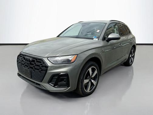 Chronos Gray Metallic 2023 Audi Q5 45 S line Premium Plus