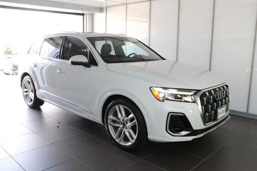 2025 Audi Q7 55 Premium Plus