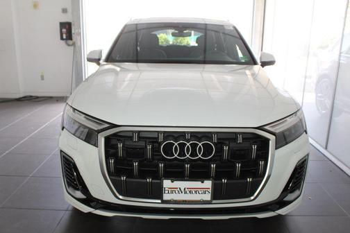 2025 Audi Q7 55 Premium Plus
