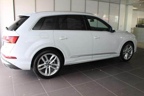 2025 Audi Q7 55 Premium Plus
