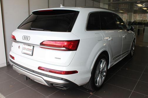 2025 Audi Q7 55 Premium Plus