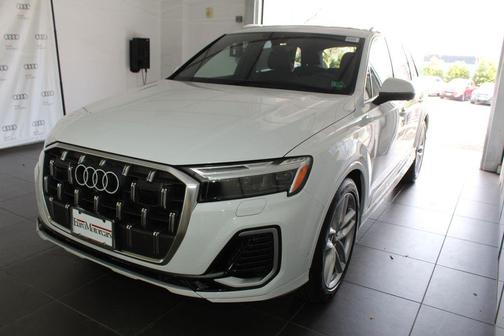 2025 Audi Q7 55 Premium Plus