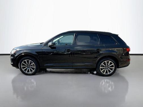 Mythos Black Metallic 2023 Audi Q7 45 Premium Plus