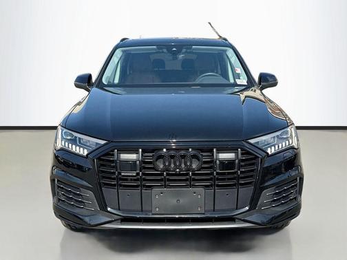 Mythos Black Metallic 2023 Audi Q7 45 Premium Plus
