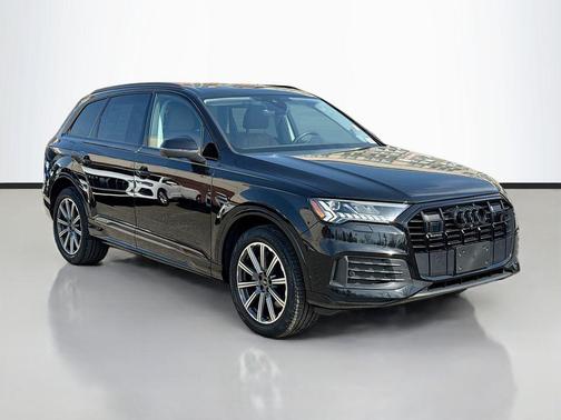 Mythos Black Metallic 2023 Audi Q7 45 Premium Plus