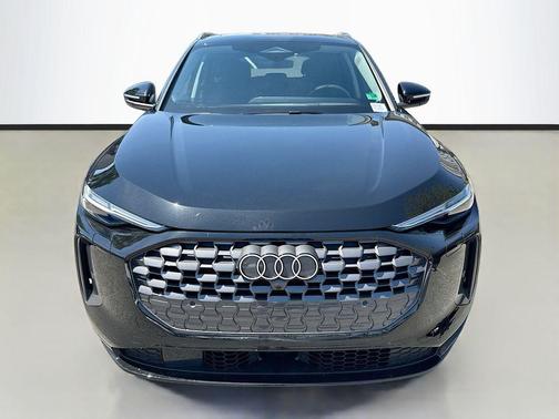 Black Metallic 2025 Audi Q5 Premium Plus TFSI quattro S tronic