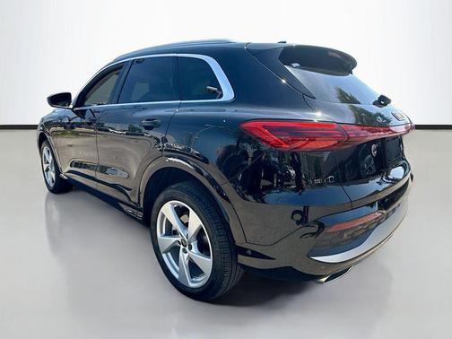 Black Metallic 2025 Audi Q5 Premium Plus TFSI quattro S tronic
