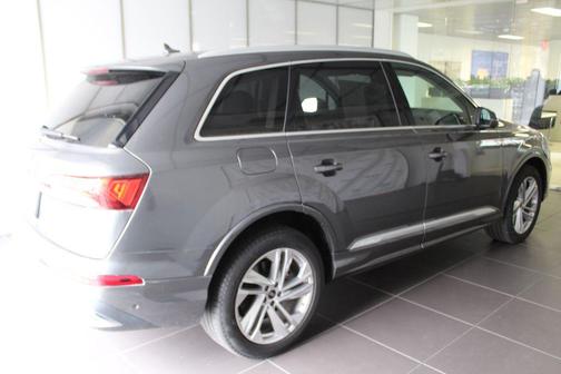 2022 Audi Q7 55 Premium Plus