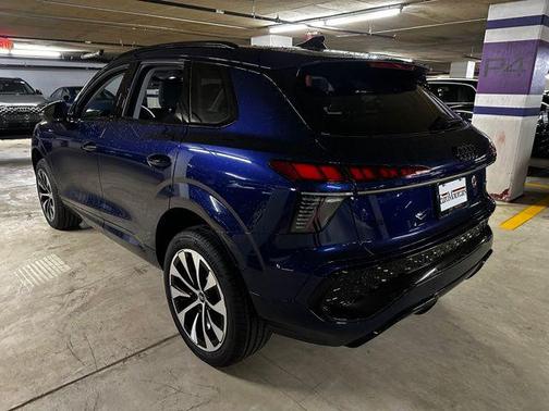 Navarra Blue Metallic 2026 Audi Q3 TFSI quattro S tronic