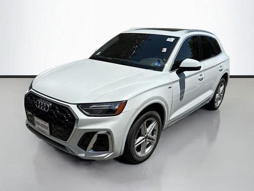Glacier White Metallic 2023 Audi Q5 e 55 S line Premium Plus
